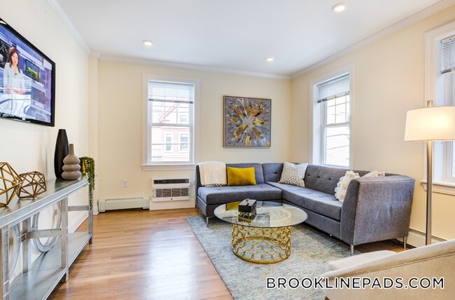 Building Photo - 1539 Beacon St