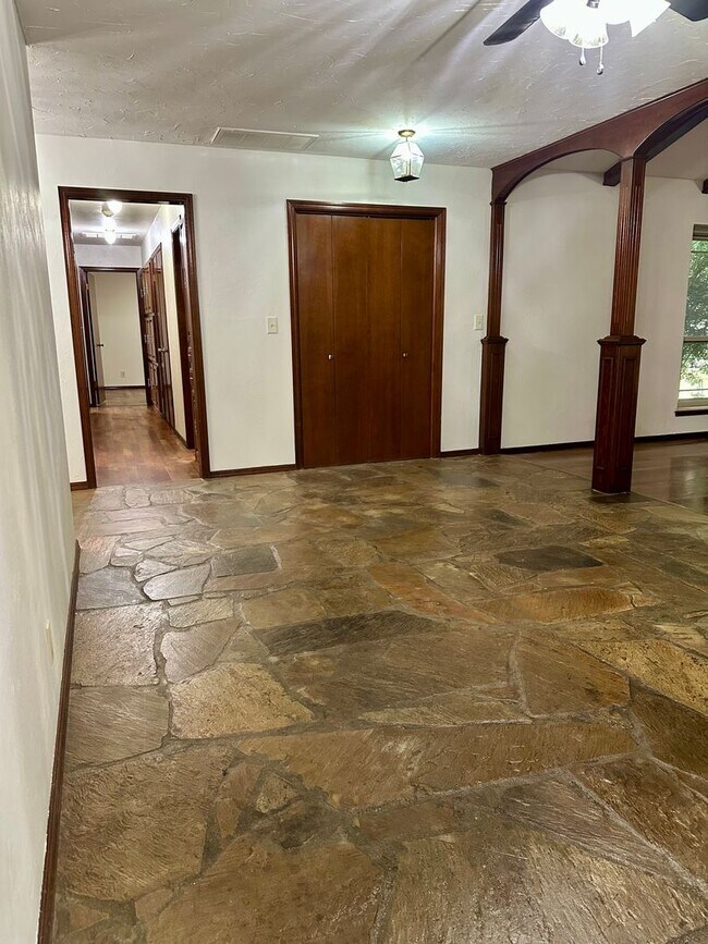 Building Photo - Immaculate major remodeled executive home ...