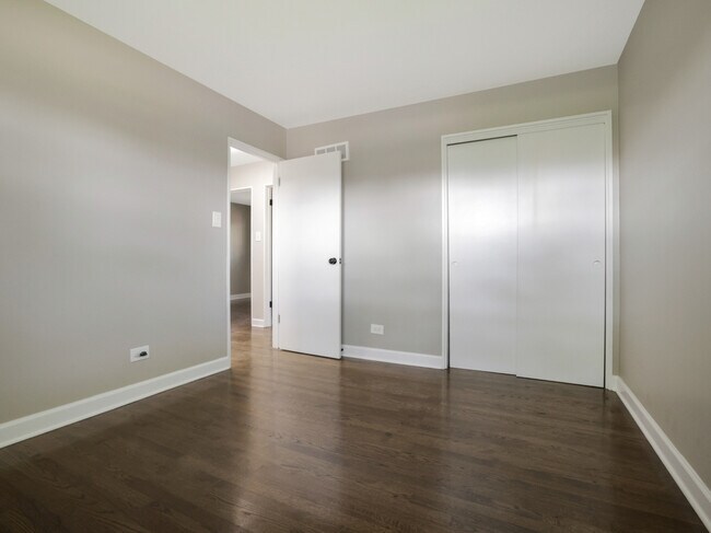 Building Photo - 510 E Park Ave