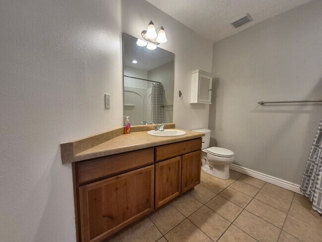 Building Photo - Stylish 2 Bed 2 Bath Condo in Prime Draper Location!!!