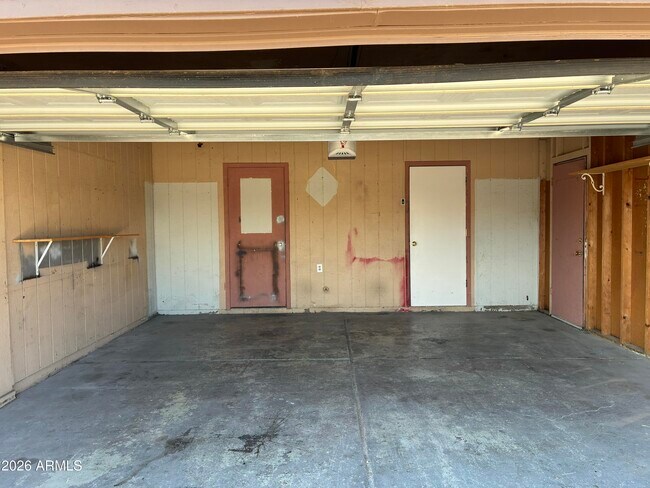 Building Photo - 602 W Wickieup Ln