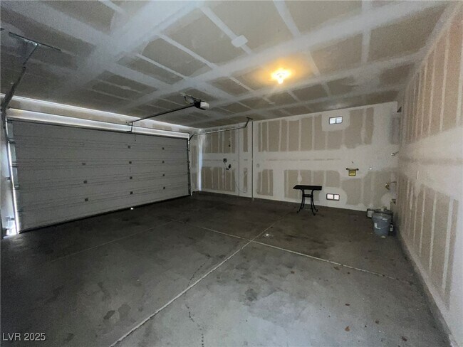 Building Photo - 3212 Daffodil Ridge St