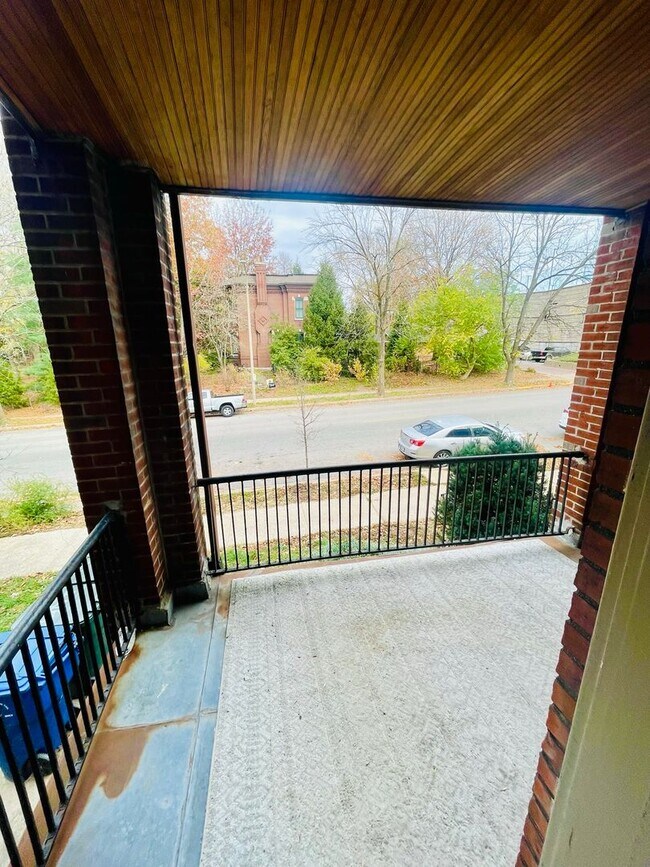 Building Photo - Renovated huge 2br/1ba in Shaw neighborhood,