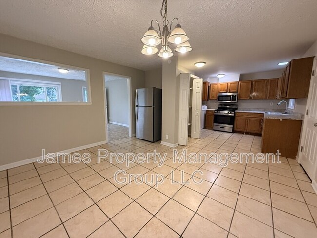 Building Photo - 1004 Oakland Dr