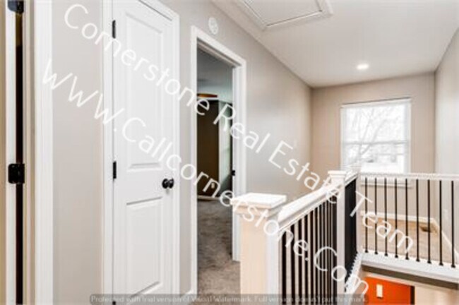 Building Photo - 667 Shooks Ln