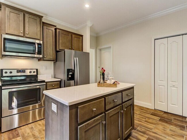 Building Photo - Historic Downtown Fernandina Home! Close t...