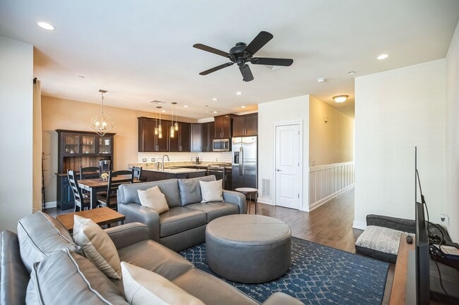 Building Photo - Gorgeous Conshohocken 3 Bedroom, 2.5 Bath END Unit Townhome With Amazing Views!