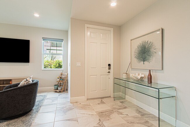 Building Photo - Luxury Naples 2-Bed Home Minutes to Downtown & Beaches | Resort-Style Amenities