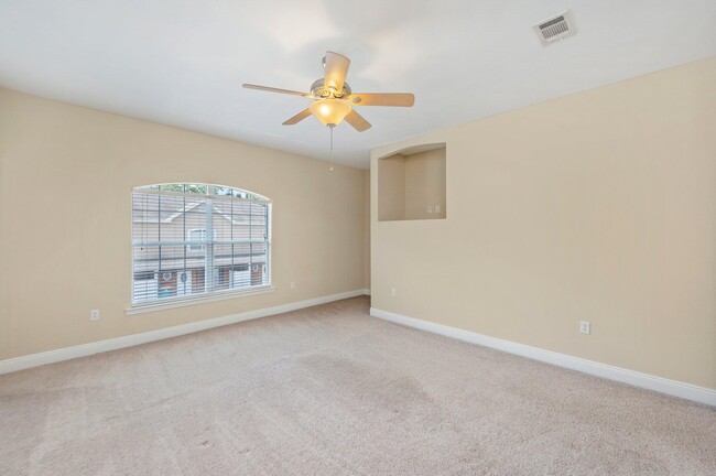 Building Photo - 532 Maple Ave