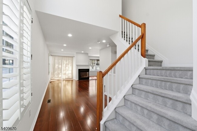 Building Photo - 402 Dalton Ct