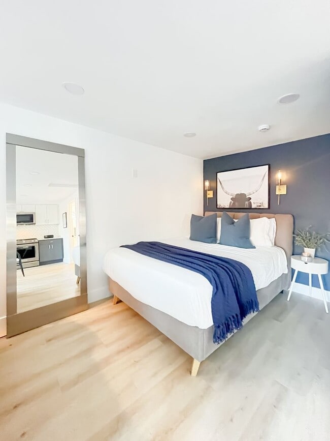 Building Photo - Open to 3 Month Short Term lease .Brand New Private Guest House for rent In Jefferson Park