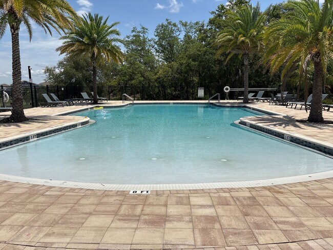 Building Photo - Spacious 5-Bedroom Home for Rent in Lake P...
