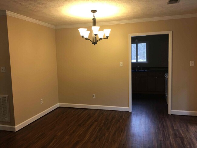 Building Photo - 14 The Cors