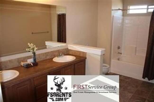 Building Photo - 9938 W Rosecroft Ct
