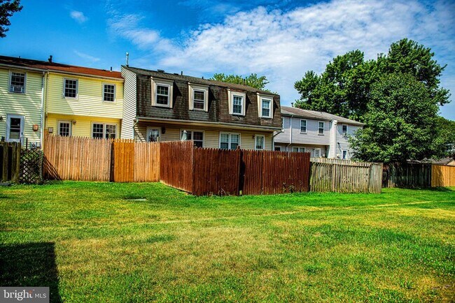 Building Photo - 15 Burnsway Ct
