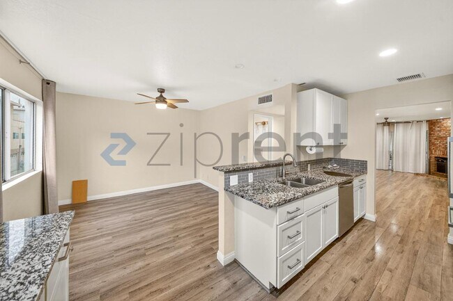 Building Photo - 10215 Variel Ave