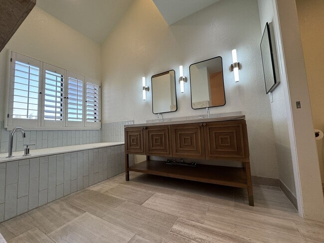 Building Photo - 7272 E Gainey Ranch Rd