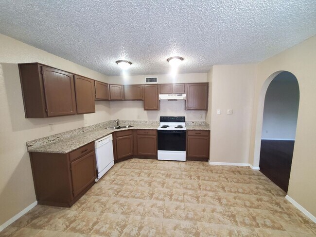 Building Photo - Move in ready home in Garland!