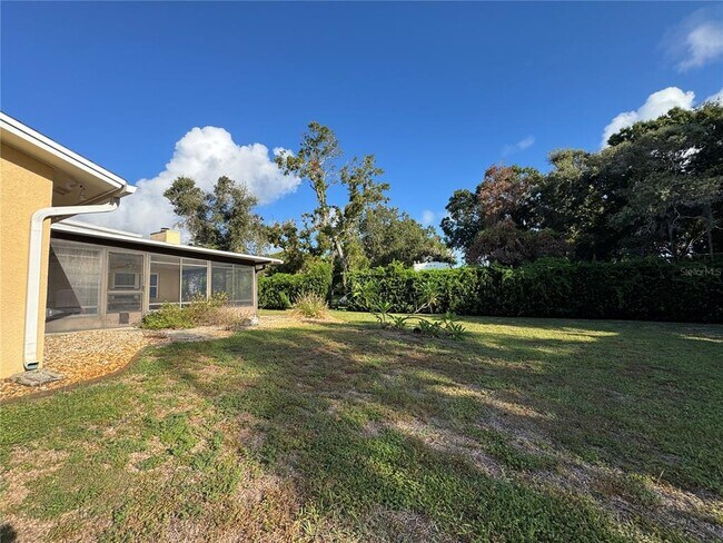 Building Photo - 1330 Sunset Ct