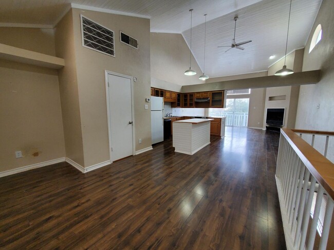 Building Photo - Wonderful Townhome in Irving