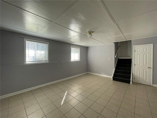 Building Photo - 1001 Traymore Dr