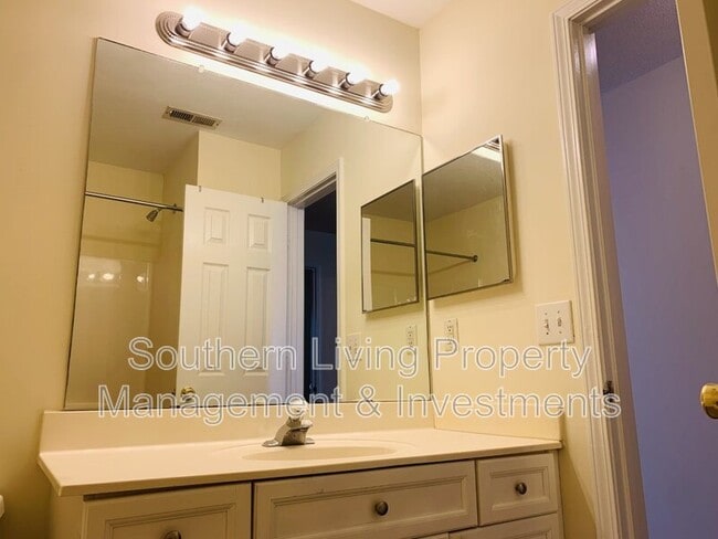 Building Photo - 9436 Elizabeth Townes Ln