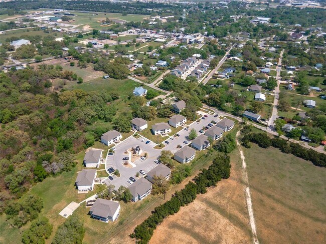 Building Photo - 304 Stubblefield Ln