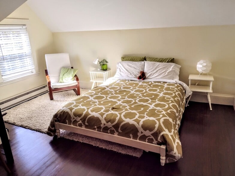 3rd floor bedroom 2 - 38 Melville Ave