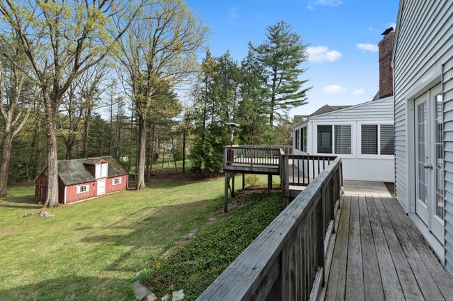 Building Photo - 486 Deercliff Rd