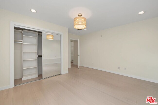 Building Photo - 175 Barlock Ave
