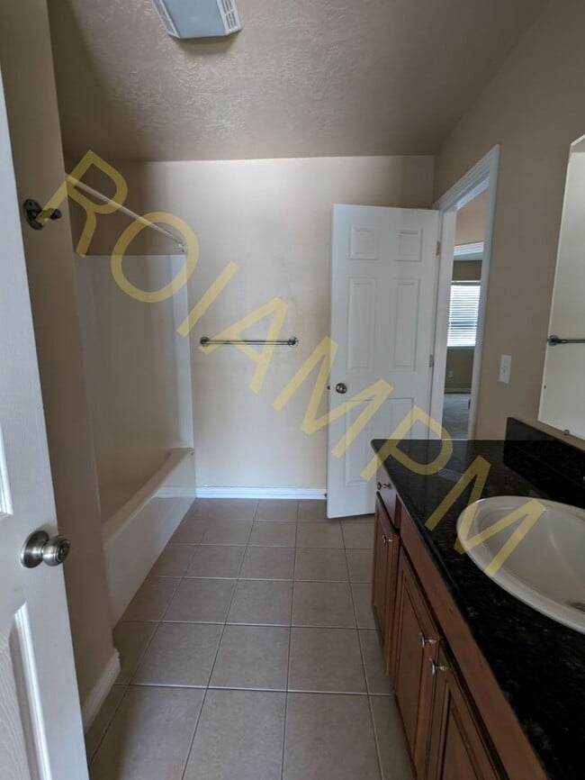 Building Photo - 3-Bedroom Townhome Near ISU with Attached Garage