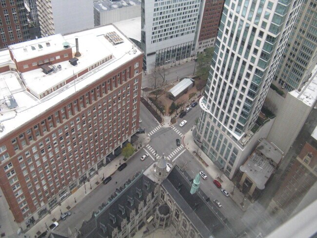 Building Photo - 111 E Chestnut St