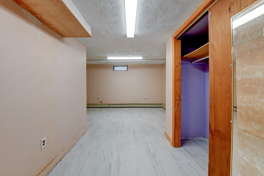 Building Photo - 71 Carmer Ave