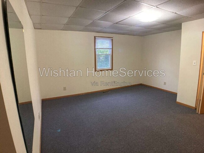 Building Photo - 308 W Adams Rd