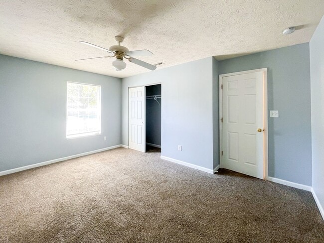 Building Photo - 4740 Kelvington Dr