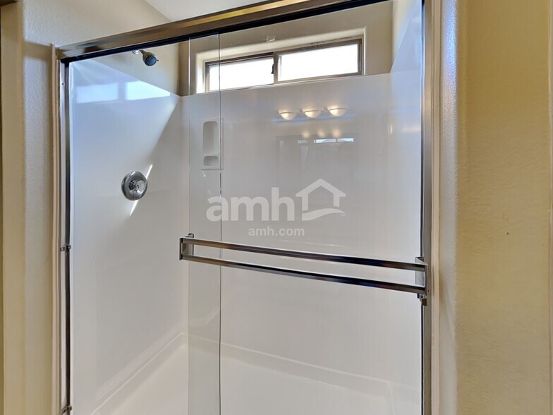 Building Photo - 16632 W Belleview St