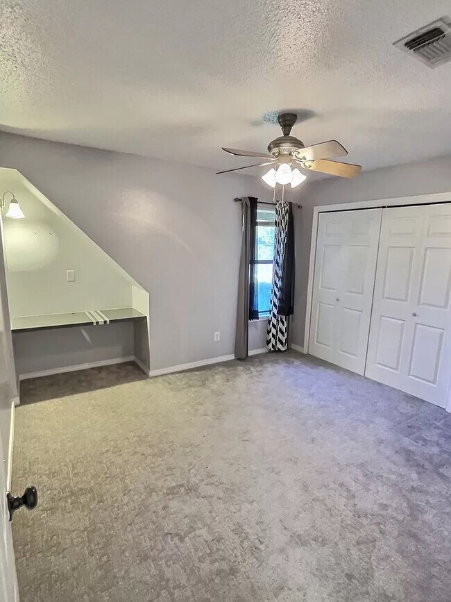 Building Photo - 118 Linnet Dr