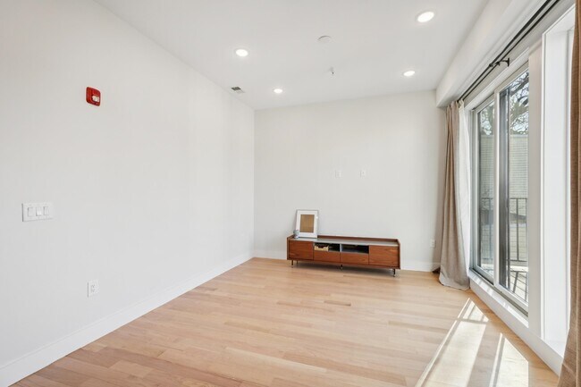 Building Photo - 431 Palisade Ave