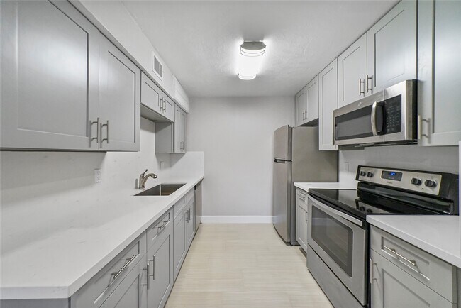 Building Photo - 845 Augusta Dr