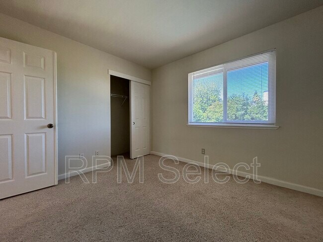 Building Photo - 1314 Jamestown Dr