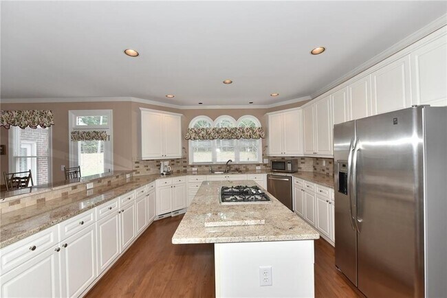 Building Photo - 735 Apsley Way