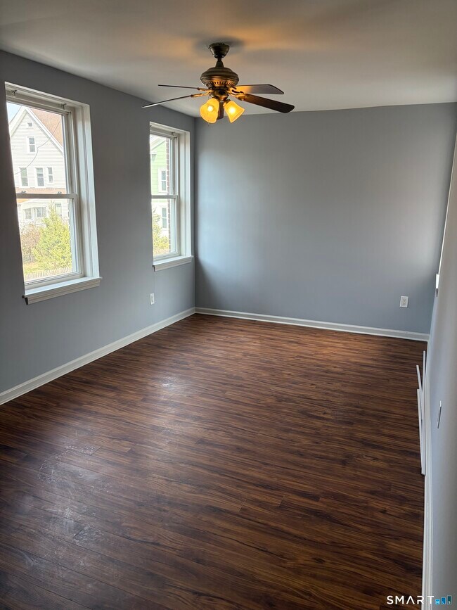 Building Photo - 872 State St