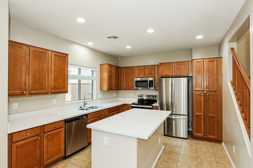 Building Photo - 4693 E Olney Ave