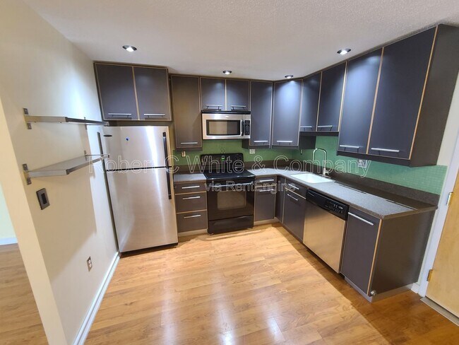 Building Photo - 12 Stony Brook Dr