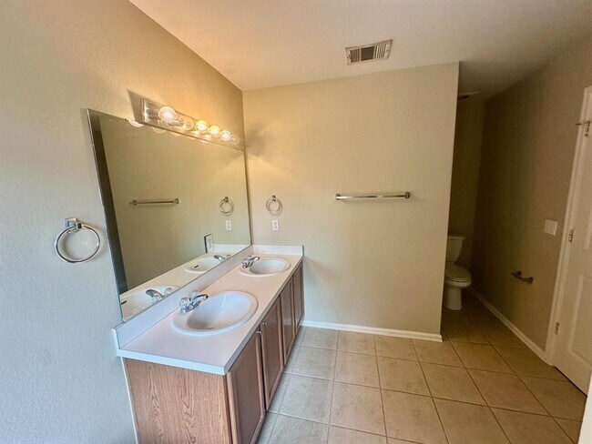 Building Photo - 124 Spruce Dr