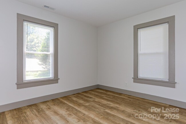 Building Photo - 487 W Henderson St