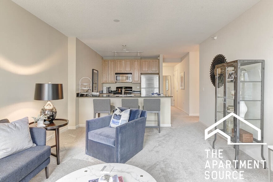 Building Photo - 353 N Desplaines St