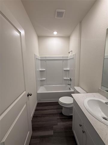 Building Photo - 2114 Mdw Pk Dr