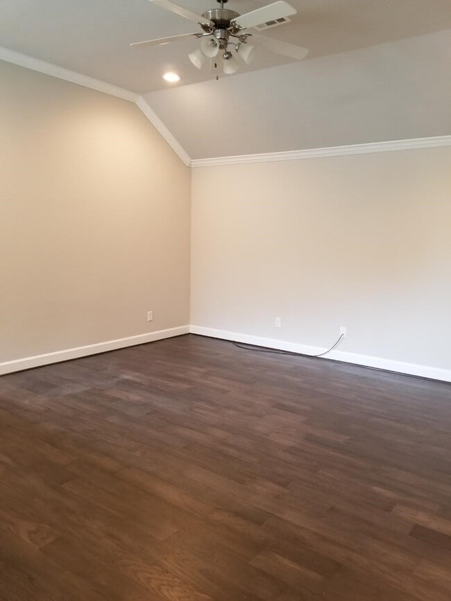 Building Photo - 5326 Larkin St