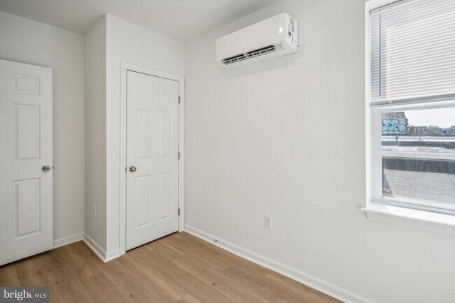 Building Photo - 321 E Lehigh Ave